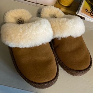 Size 3 Uggs slippers